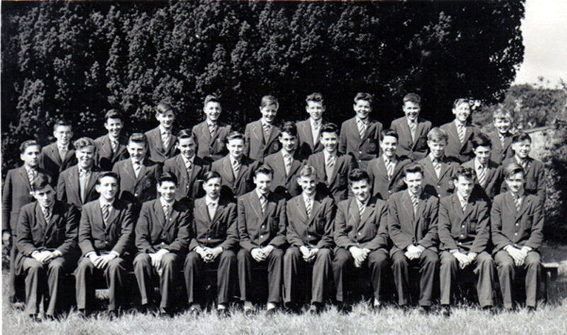 Class Photo with Derek Everest.jpg - PHOTO PROBABLY TAKEN 1960  -  3RD YEAR. PUPILS  IN PHOTO  (ALL  ROWS  FROM  LEFT  TO  RIGHT) Back Row Brian ECKERSLIE;  Lindsay WILSON;  Nigel SMITH;  Roddy ZENTIL;  William MORRISON;  John MALONE;  Ronnie ROWLEY;  Sandy McNAB;  Eugenio GALBRAITH;  Peter YEO. Middle Row Jone MALONE;  John BROACHIE;  Kenneth MAIDENS;  Zbigniew McCLOSKEY;  Eddie JONES;  Michael DOUGALL;  Tom FLAHERTY;  Tony WARD;  Robert ROSS;  Kem SOMERVILLE;  James McARDLE.Front RowMax GUNN;  John LYNCH;  Gerald D’AGOSTINO;  “Teddy” DZIERZEK;  David KELLOCK;  Leo STONE;  Leo STONE;  Derek EVEREST;  Brian HUNT;  Michael REYNOLDS;  Michael LEWIS. 
